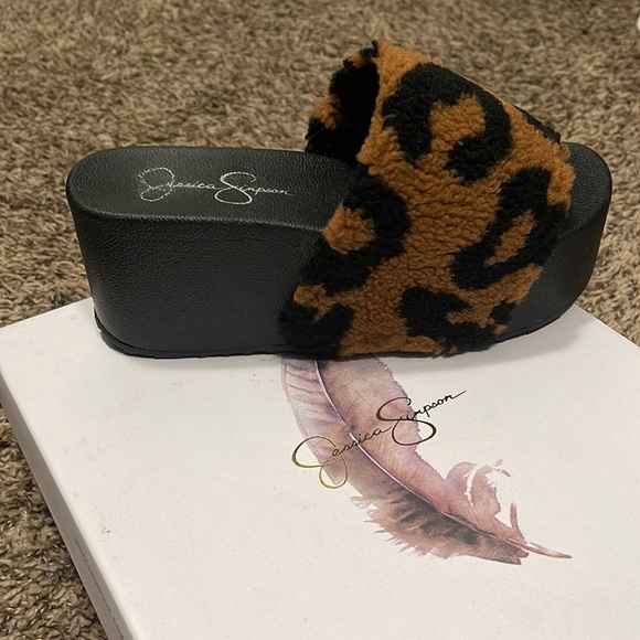 Jessica Simpsons platform leopard sandal, never worn - Picture 2 of 3